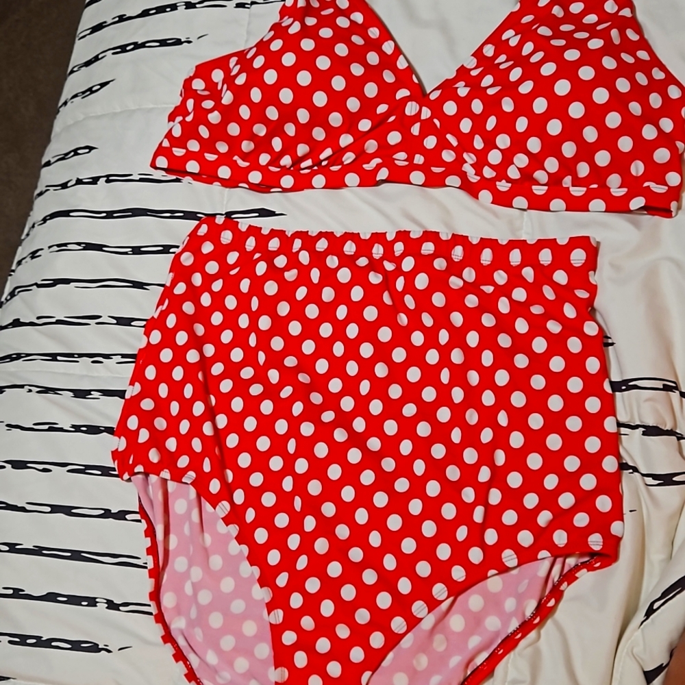 Two-piece high wasted bikini